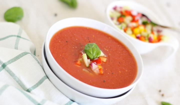 Jak uvařit rajčatovou polévku s bylinkami | recept