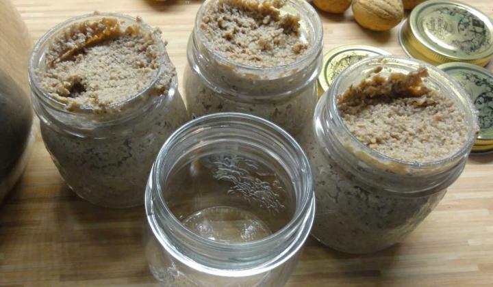 Jak připravit ořechovou „marmeládu“ k plnění moučníků | recept