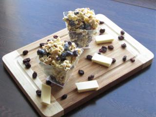Jak připravit popcorn s bílou čokoládou a brusinkami | recept Jak připravit popcorn s bílou čokoládou a brusinkami | recept