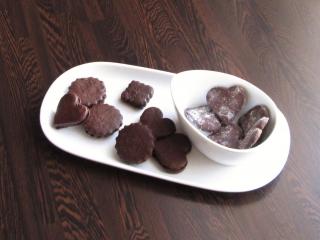 Jak na vykrajované cukroví z čokolády a marcipánu | recept
