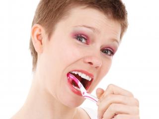 Jak na bělení zubů doma?