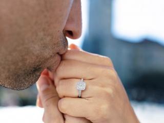 Jak vybrat zásnubní prsten: podrobný návod krok za krokem
