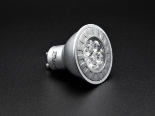 Moderní LED osvětlení má mnoho výhod oproti klasickým žárovkám. Proč je vhodné i pro vás?