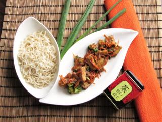 Jak na rychlé asijské stir fry s tofu a čínskými nudlemi | recept Jak na rychlé asijské stir fry s tofu a čínskými nudlemi | recept