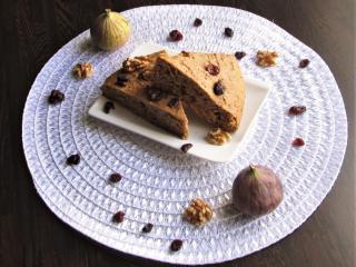 Jak upéct výborný ořechový koláč ze sušených fíků a brusinek | recept
