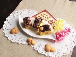Jak upéct piškotové řezy s ořechovým krémem a čokoládou | recept