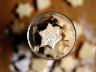 Jak upéct jednoduché hvězdičky z vinného těsta | recept na vánoční cukroví