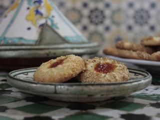 Jak na vánoční medové sušenky s černorybízovou marmeládou | recept