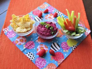 Jak na rychlý dip z červené řepy a sezamové pasty | recept