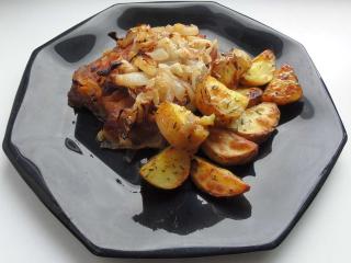 Jak upéct cibulovou krkovičku s bramborem | recept na pečenou krkovici