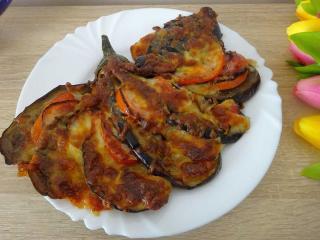 Jak zapéct lilek se slaninou, rajčaty a sýrem | snadný recept Jak zapéct lilek se slaninou, rajčaty a sýrem | snadný recept