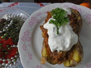 Jak upéct brambory s masem a zeleninou | recept Jak upéct brambory s masem a zeleninou | recept