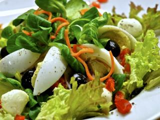 Jak připravit zeleninový salát s vejci | recept