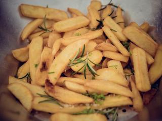 Jak připravit domácí bramborové hranolky | recept na domácí hranolky smažené i pečené v troubě
