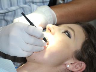 Jak zmírnit bolest zubu
