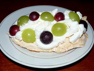 Dort Pavlova podle originálního receptu z Nového Zélandu Dort Pavlova podle originálního receptu z Nového Zélandu