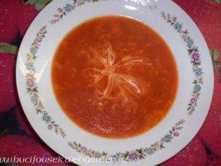 Domácí rajská polévka | recept na rajskou polévku s těstovinami