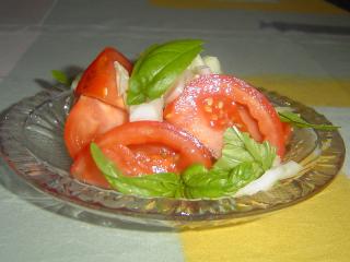 Jak udělat rajčatový salát s cibulí | recept