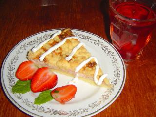 Jak upéct jemný linecký koláč s tvarohem a jahodami | recept