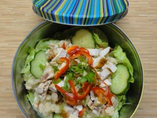 Jak připravit salát s kuskusem a grilovaným kuřetem | recept