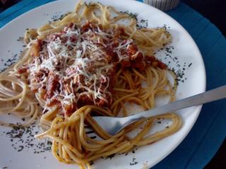 Jak uvařit ostré špagety s cuketou a salámem | recept