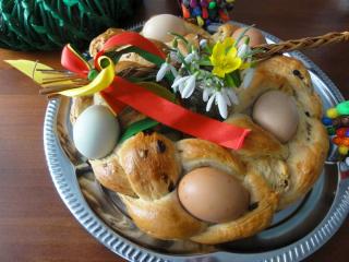 Jak upéct velikonoční věnec s vejci | recept