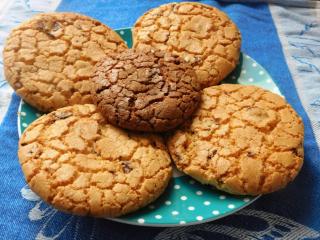 Jak upéct bezlepkové cookies s čokoládou a ořechy