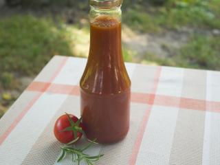 Jak vyrobit zdravý domácí kečup s bylinkami | recept