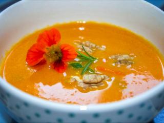 Jak uvařit pikantní mrkvovou polévku | recept