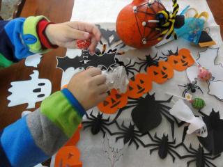 Jak vyrobit s dětmi jednoduché halloweenské dekorace | návod