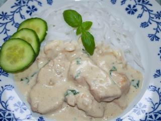 Jak připravit krůtí medailonky s bazalkovou omáčkou | recept