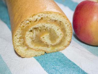 Jak upéct rychlou jablečnou roládu | recept