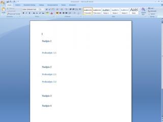 V Microsoft Word otevřete nový dokument. Pomocí stylů s názvy Nadpis 1 a Nadpis 2 vytvořte základní kostru budoucího dokumentu. Nadpis 1 berte například jako nadpis kapitoly, Nadpis 2 jako podnadpis dané kapitoly (stejně jsou koncipovány knihy či různé příručky).