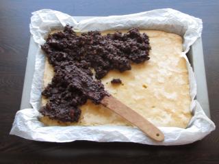 Jak upéct piškotové řezy s nugátem a čokoládovou polevou | retro recept