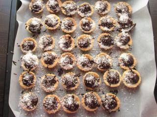 Jak upéct kokosové košíčky s marcipánem a čokoládovou polevou | recept Jak upéct kokosové košíčky s marcipánem a čokoládovou polevou | recept