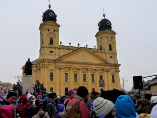 Nejdůležitější místa Debrecenu: - Velký kalvínský kostel - postaven v klasicistním slohu s barokními prvky - Deri muzeum - Muzeum sídlí v neobarokní budově dokončené 1930 . - Muzeum reformovaného sboru - muzeum dokumentující vývoj protestantské školy Uherska, založené v roce 1538. - Starý reformnovaný kostel - nazývaný také Zkrácený kostel kvůli později seříznuté bílé věži. - Csokonaiovo divadlo - pojmenované po významném debrecínské rodákovi básníkovi Mihályi Csokonaiom v romantizujícím slohu z let 1861.. 