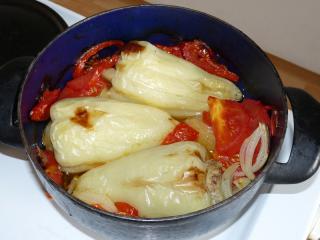 Jak udělat plněnou papriku v rajčatové omáčce | recept