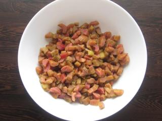 Jak upéct netradiční závin s rebarborou a kokosem | recept Jak upéct netradiční závin s rebarborou a kokosem | recept