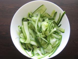 Jak připravit okurkový salát s Teriyaki omáčkou | netradiční recept