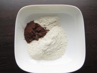 Jak na vykrajované cukroví z čokolády a marcipánu | recept Jak na vykrajované cukroví z čokolády a marcipánu | recept