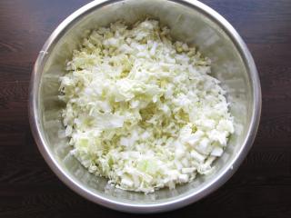 Jak připravit salát z čínského zelí a jogurtové zálivky | svěží salát