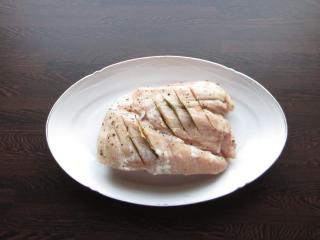 Jak připravit vepřovou kýtu pečenou v mléce s bylinkami | recept Jak připravit vepřovou kýtu pečenou v mléce s bylinkami | recept