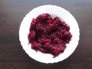 Jak na rychlý dip z červené řepy a sezamové pasty | recept Jak na rychlý dip z červené řepy a sezamové pasty | recept