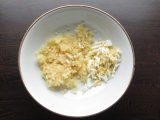 Jak připravit lahůdkovou pomazánku z tvarůžků a Cottage sýru | recept na sýrovou pomazánku