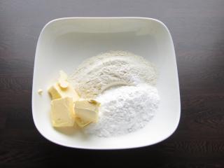 Jak upéct křehký máslový koláč s citronovou náplní | recept