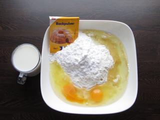 Jak snadno upéct lité řezy s tvarohovou nádivkou a švestkovými povidly | recept Jak snadno upéct lité řezy s tvarohovou nádivkou a švestkovými povidly | recept