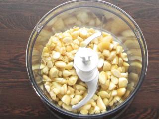 Jak připravit domácí mandlovou chalvu | recept