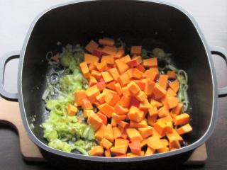 Jak uvařit podzimní polévku z dýně, pórku a cukety | recept 