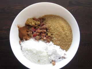 Jak upéct netradiční závin s rebarborou a kokosem | recept