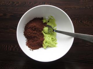 Jak udělat kakaovo-avokádový krém (pěnu)
